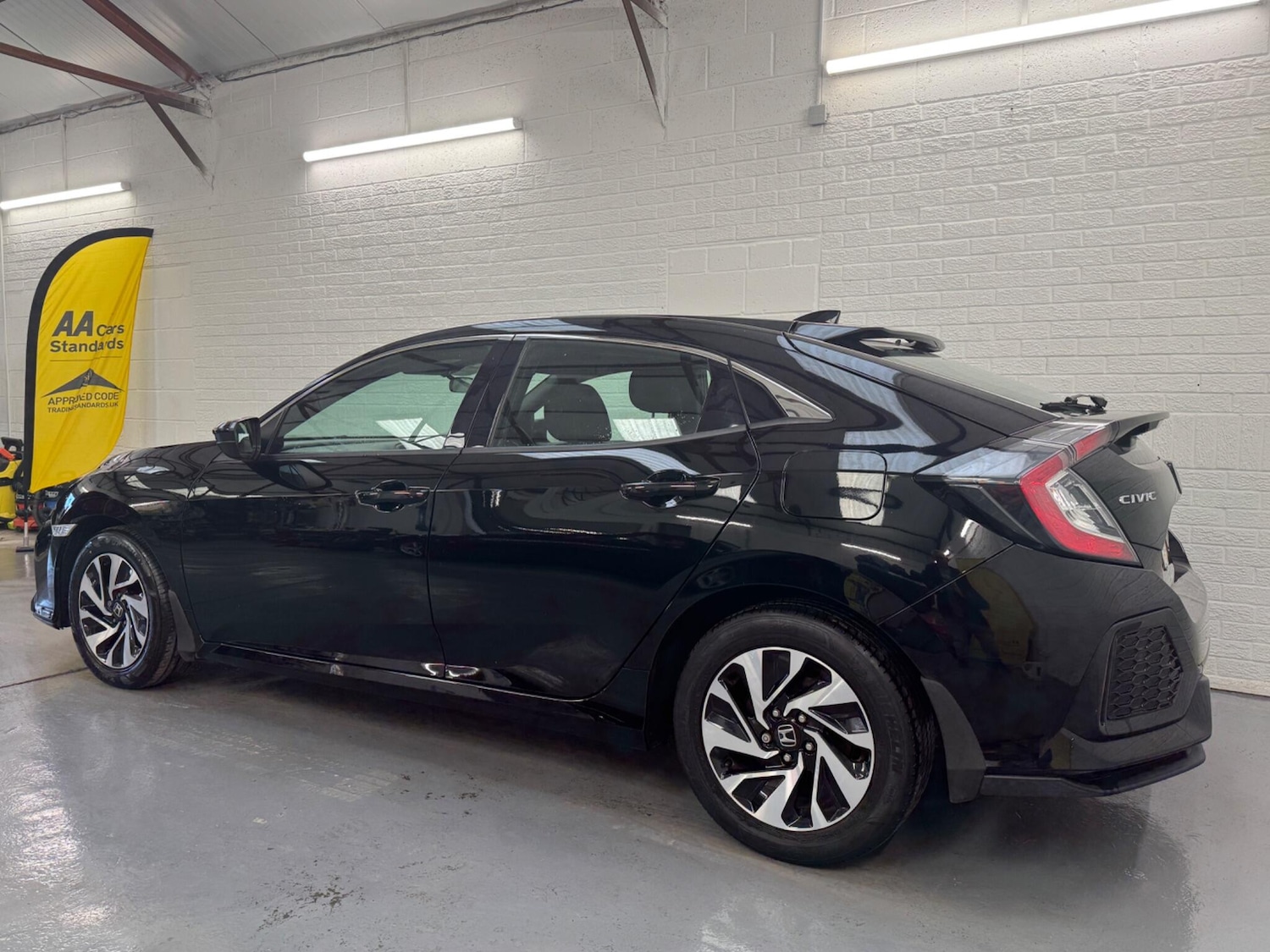 Used Honda Civic 2018 for sale - 76913269: Photo 12