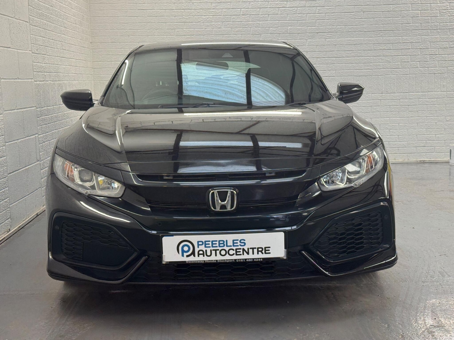 Used Honda Civic 2018 for sale - 76913269: Photo 2