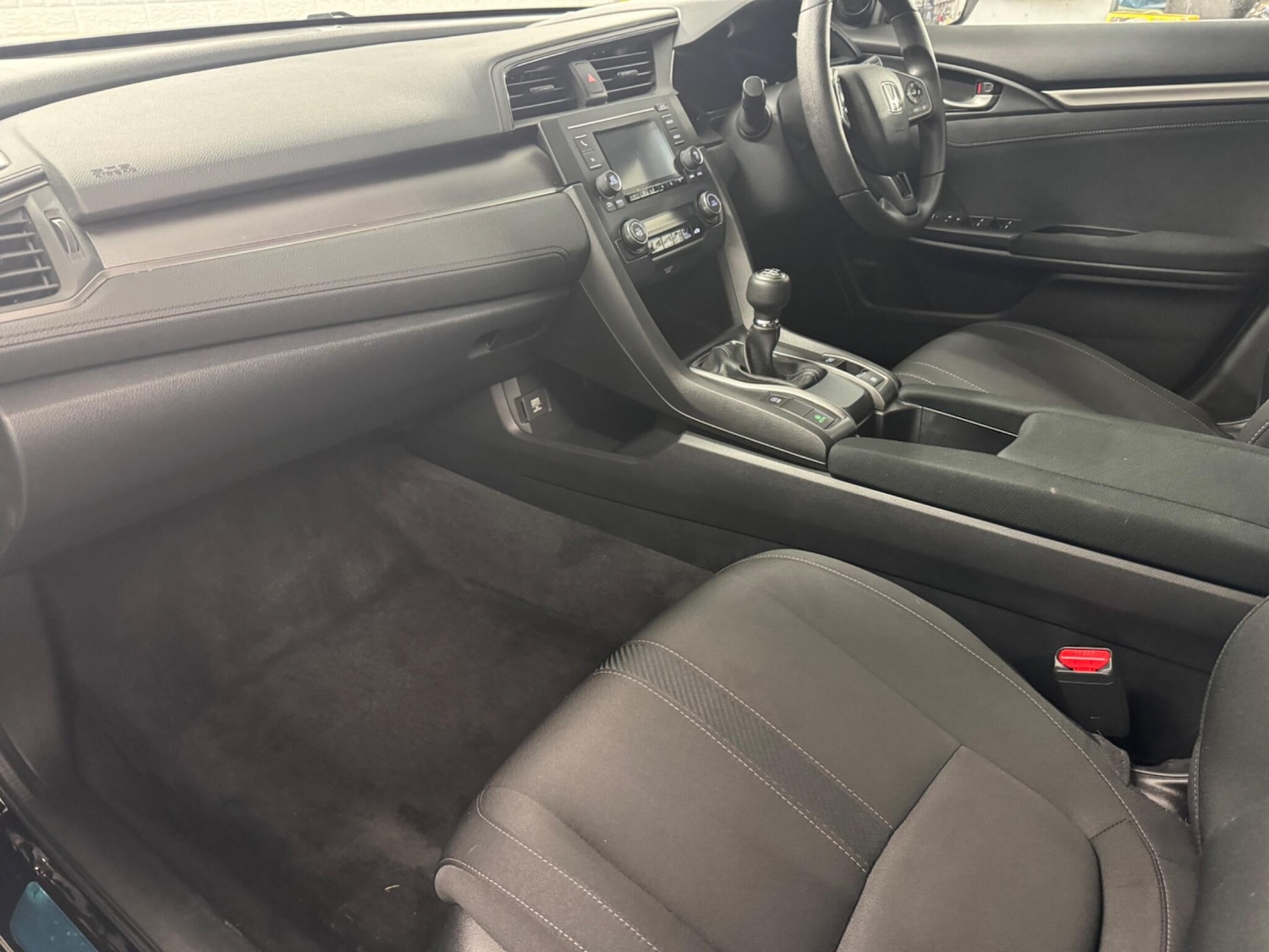 Used Honda Civic 2018 for sale - 76913269: Photo 31