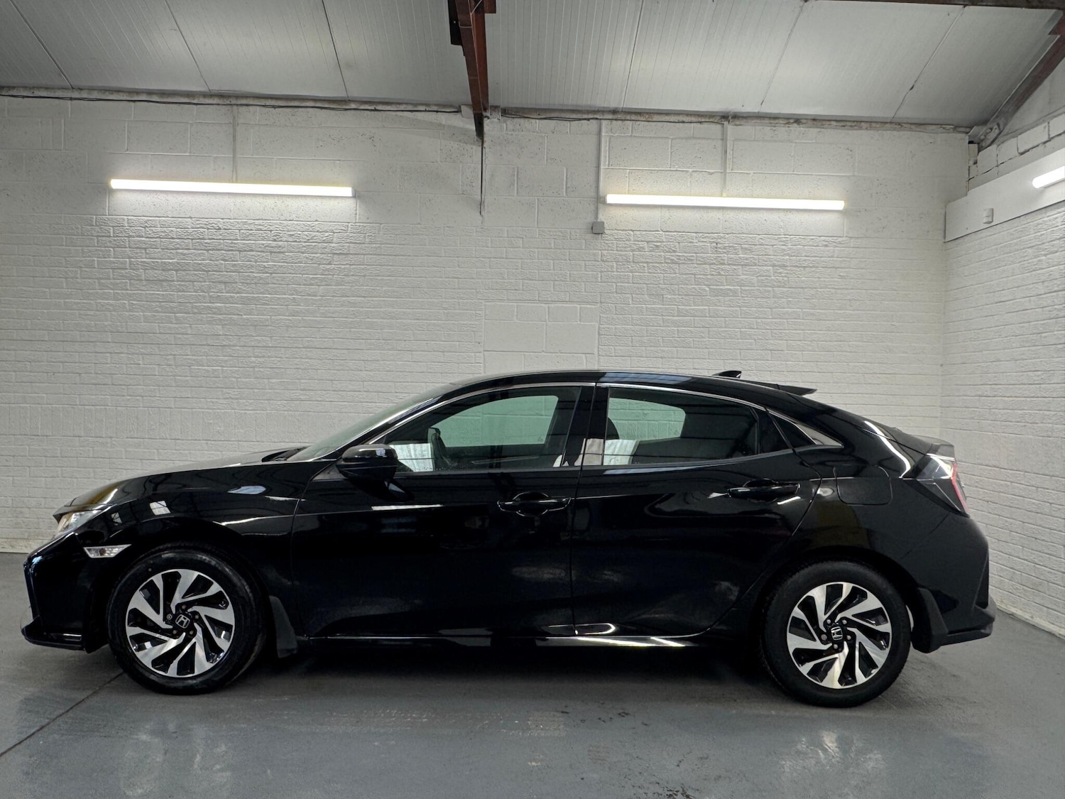 Used Honda Civic 2018 for sale - 76913269: Photo 4