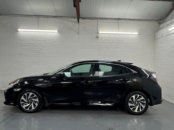 Used Honda Civic 2018 for sale - 76913269: Photo