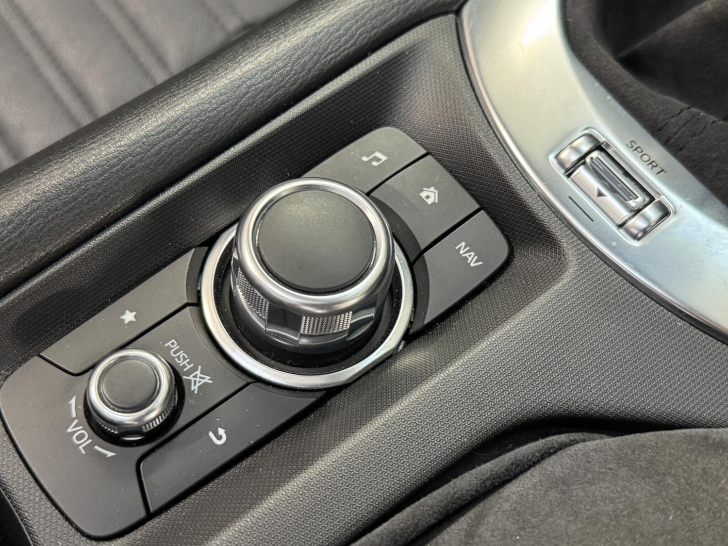 Used Abarth 124 Spider 2018 for sale - 76997367: Photo 24