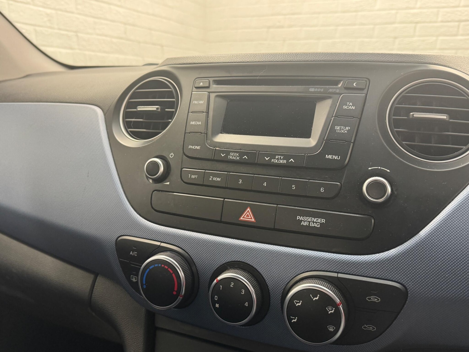 Used Hyundai i10 2015 for sale - 77376099: Photo 36