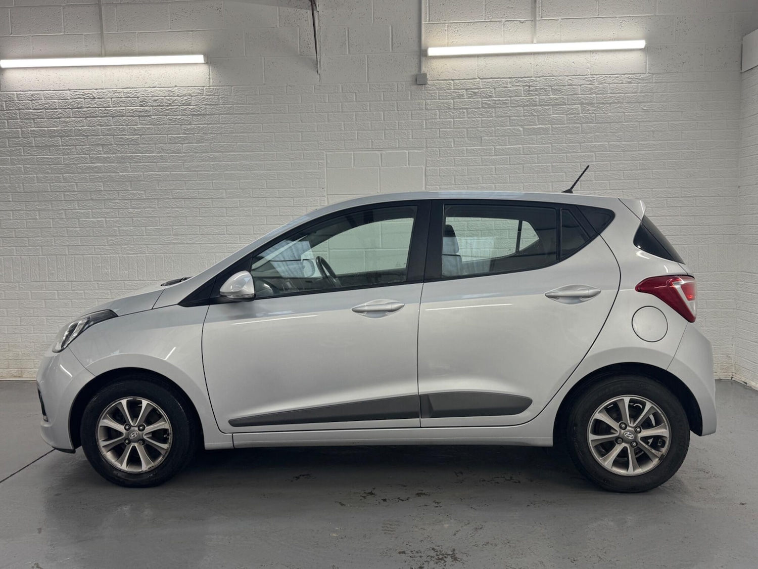 Used Hyundai i10 2015 for sale - 77376099: Photo 8