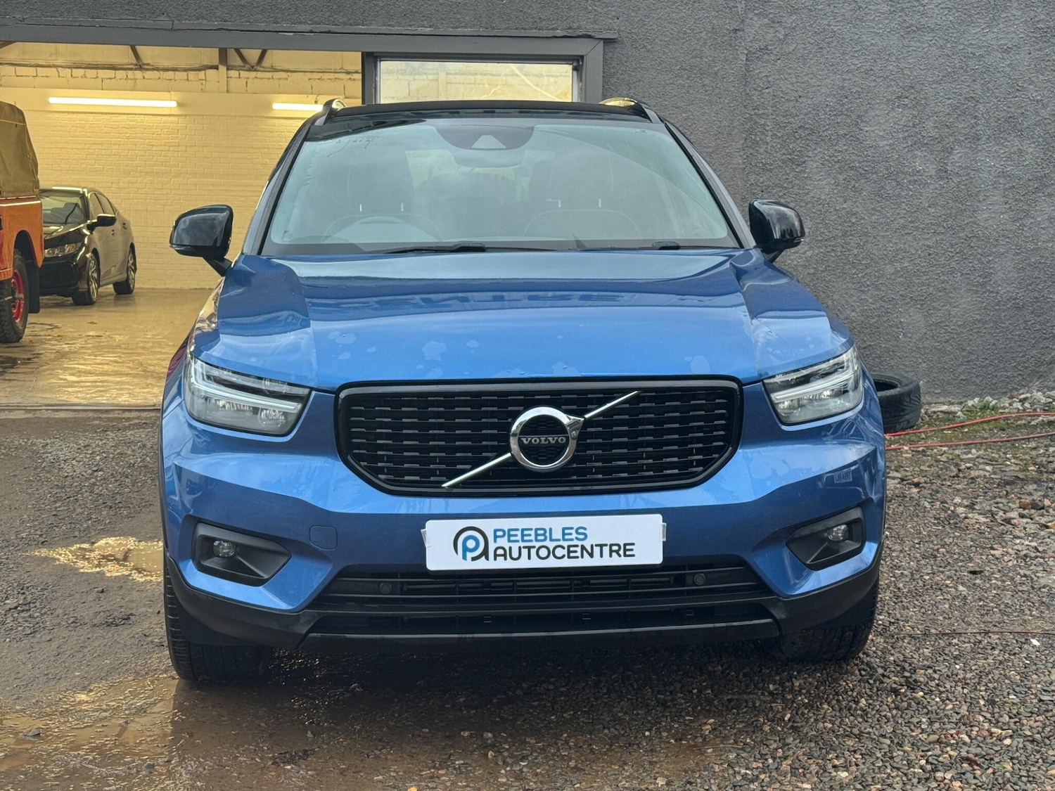 Used Volvo XC40 for sale - 76913789: Photo 2