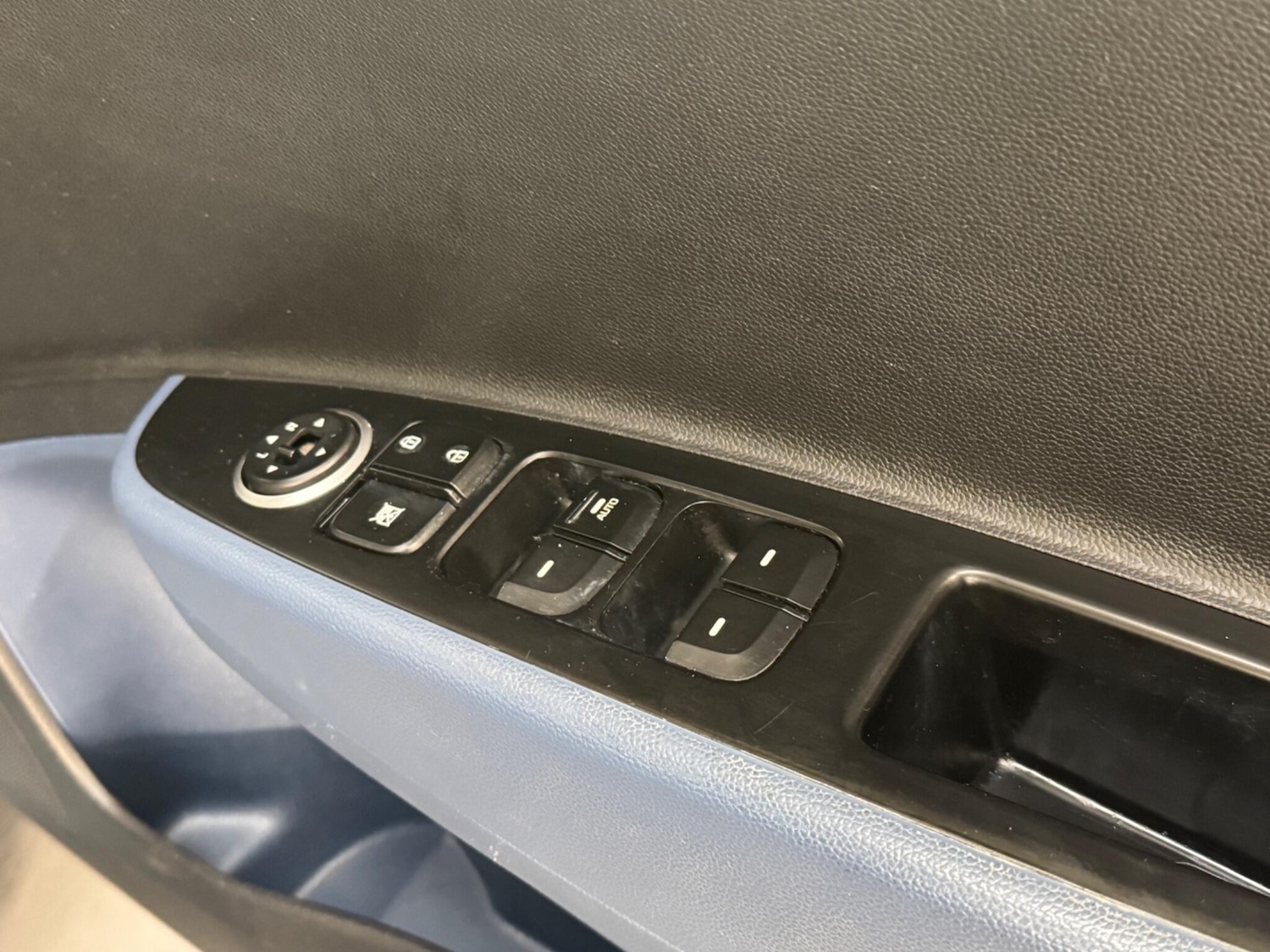 Used Hyundai i10 2017 for sale - 76714530: Photo 25