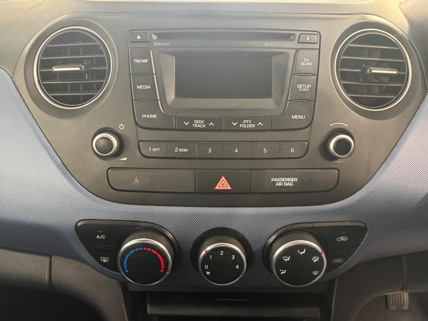 Used Hyundai i10 2017 for sale - 76714530: Photo 33