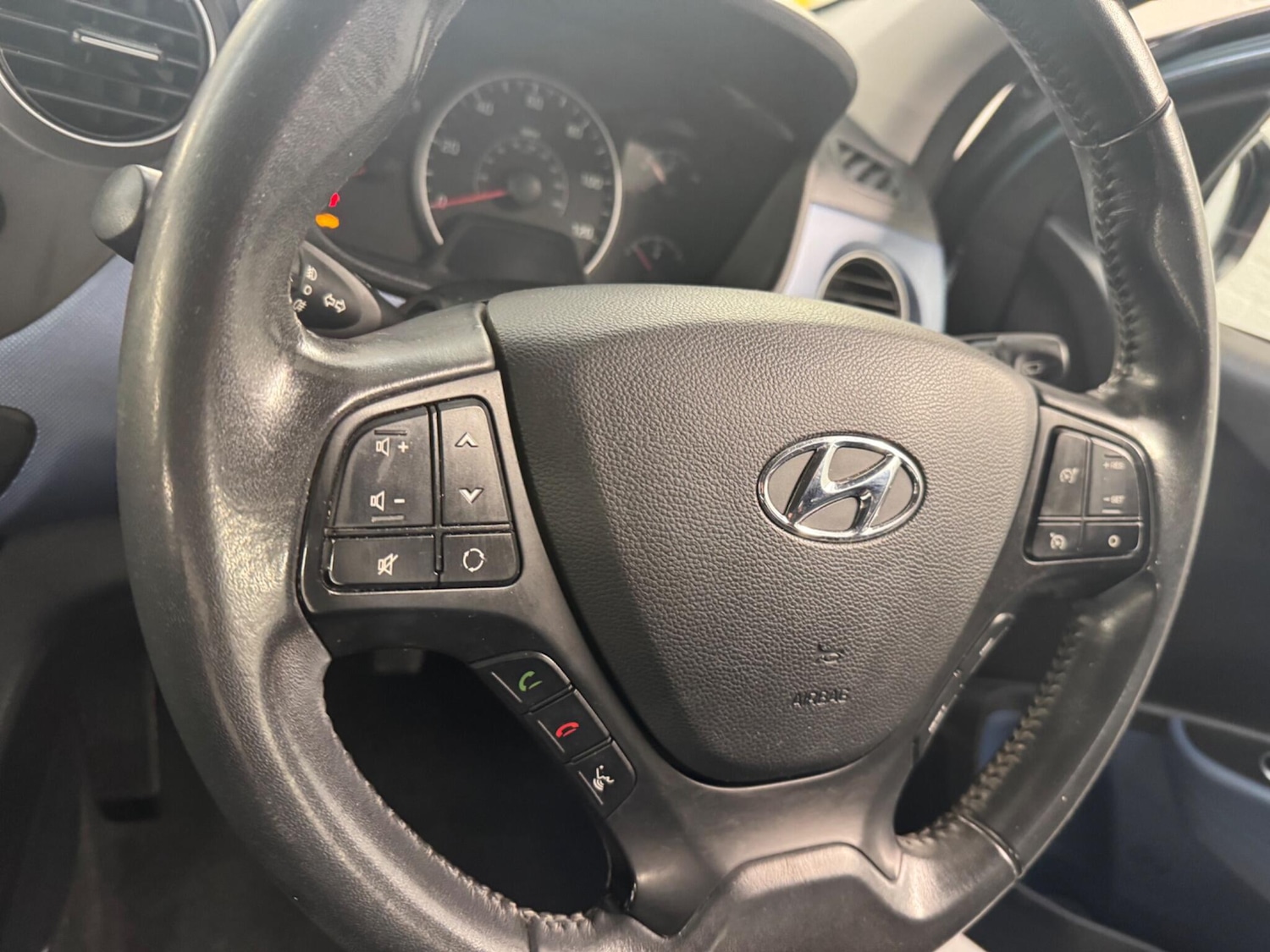 Used Hyundai i10 2017 for sale - 76714530: Photo 35