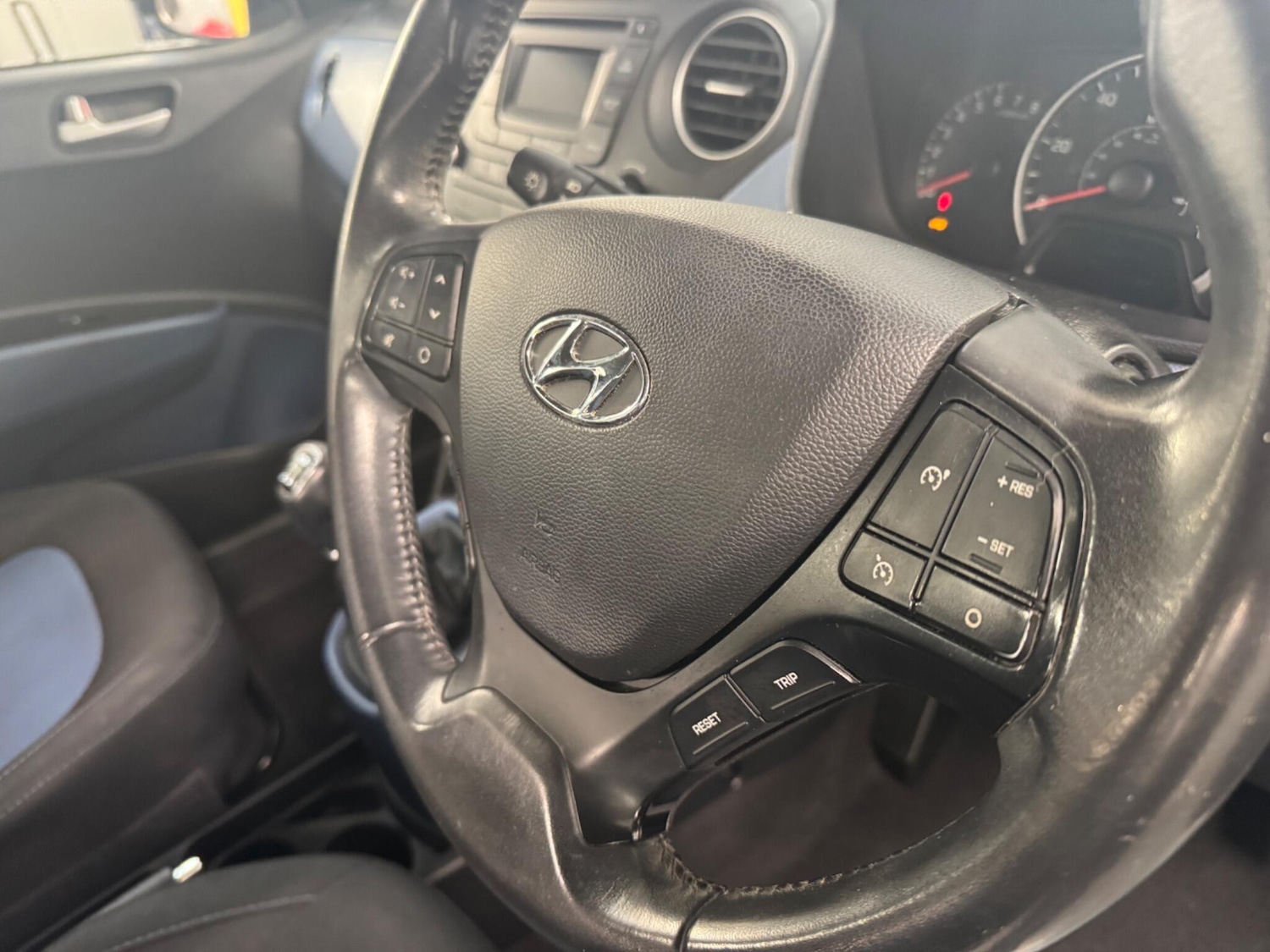 Used Hyundai i10 2017 for sale - 76714530: Photo 42
