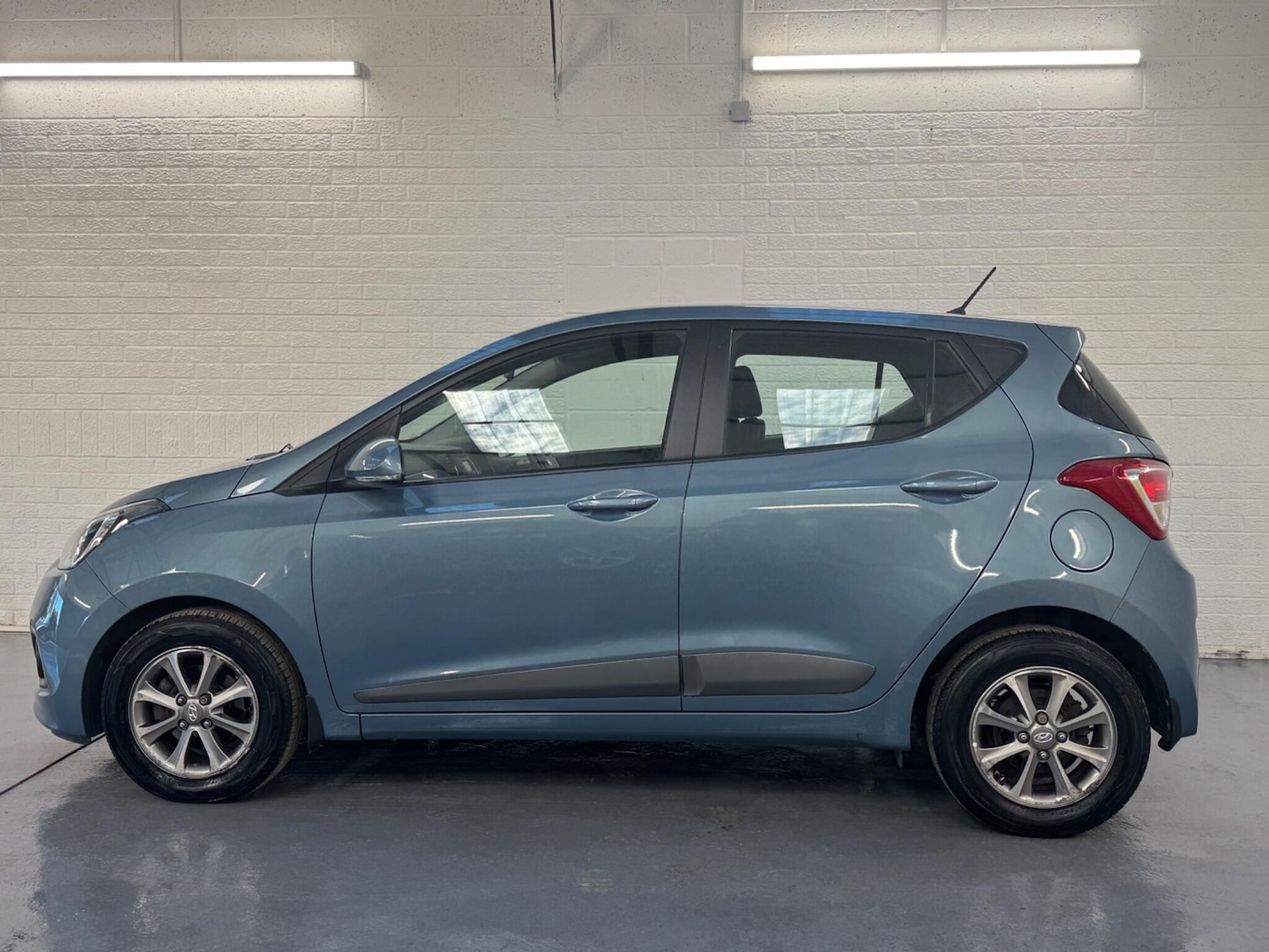 Used Hyundai i10 2017 for sale - 76714530: Photo 6