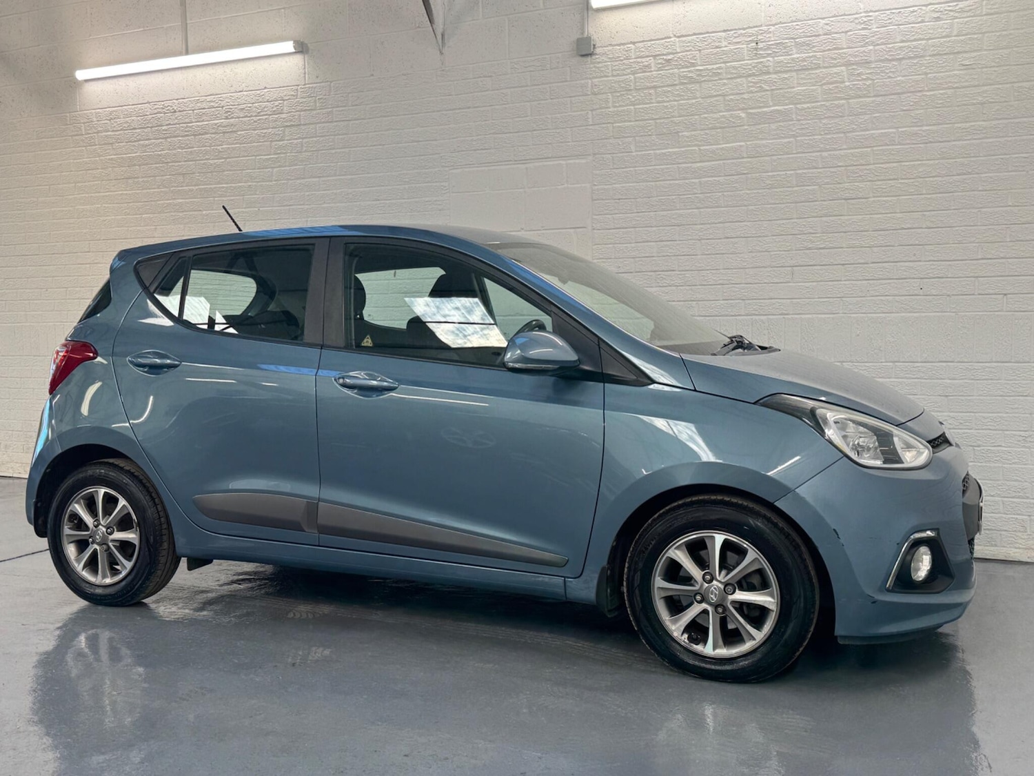 Used Hyundai i10 2017 for sale - 76714530: Photo 8