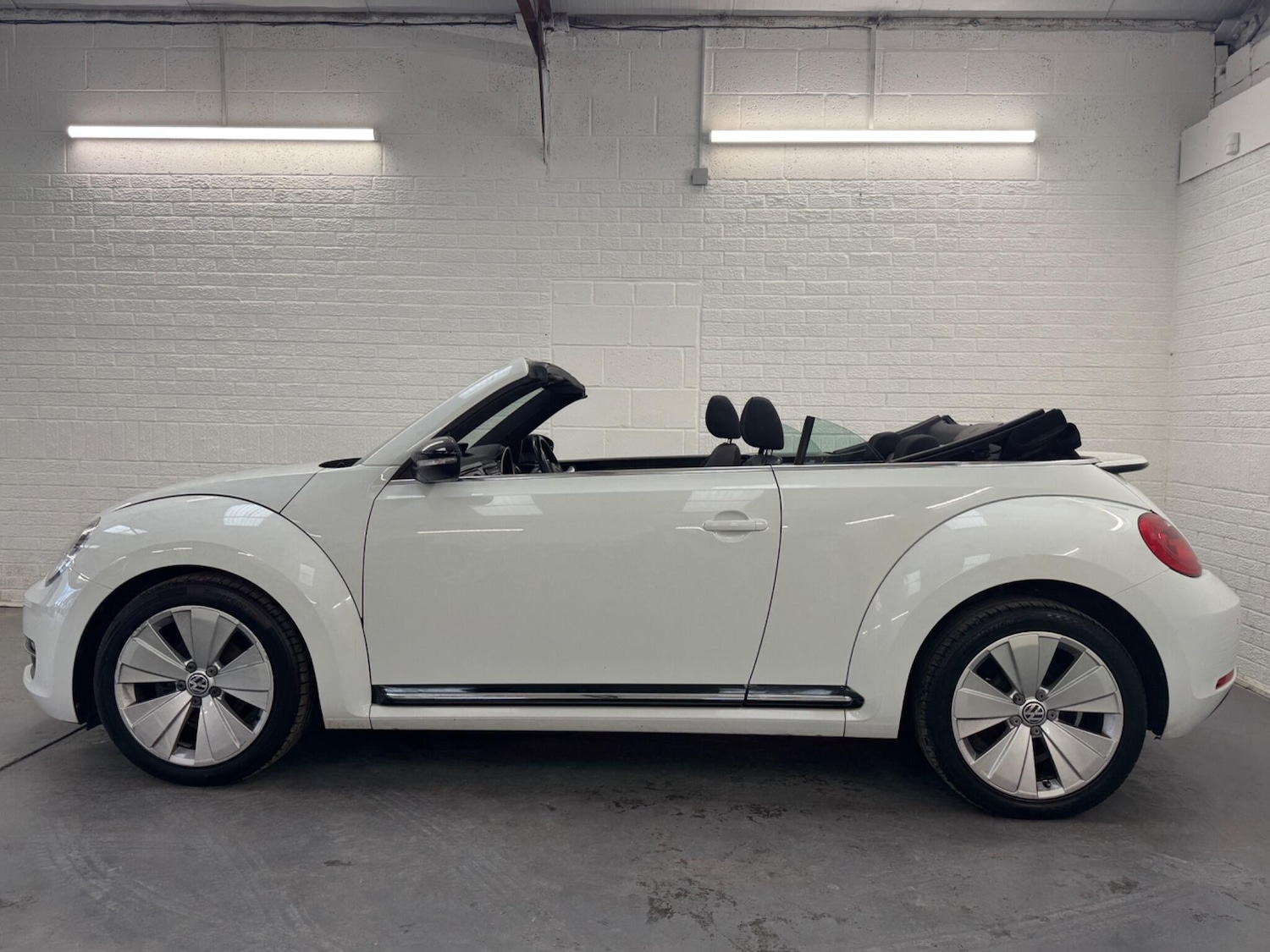 Used Volkswagen Beetle 2015 for sale - 76988934: Photo 4
