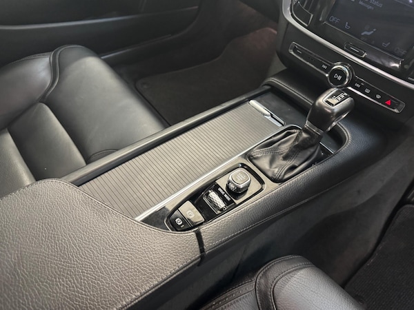 Used Volvo V90 Cross Country 2018 for sale - 75720317: Photo 13
