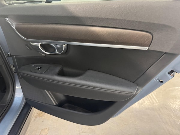 Used Volvo V90 Cross Country 2018 for sale - 75720317: Photo 35
