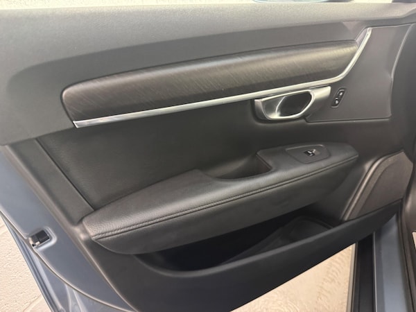 Used Volvo V90 Cross Country 2018 for sale - 75720317: Photo 36
