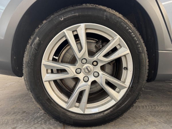 Used Volvo V90 Cross Country 2018 for sale - 75720317: Photo 38
