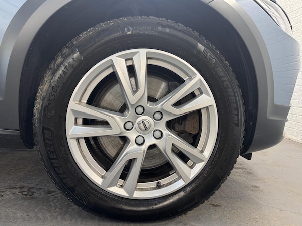 Used Volvo V90 Cross Country 2018 for sale - 75720317: Photo 39
