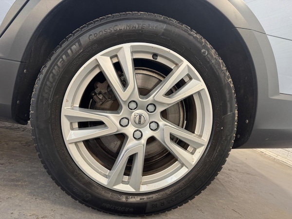Used Volvo V90 Cross Country 2018 for sale - 75720317: Photo 41