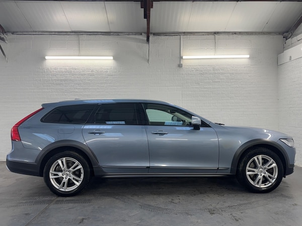 Used Volvo V90 Cross Country 2018 for sale - 75720317: Photo 8