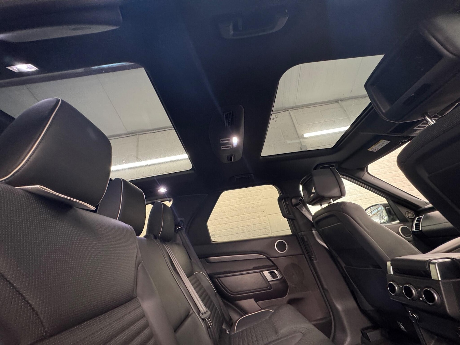 Used Land Rover Discovery 2017 for sale - 77549403: Photo 14