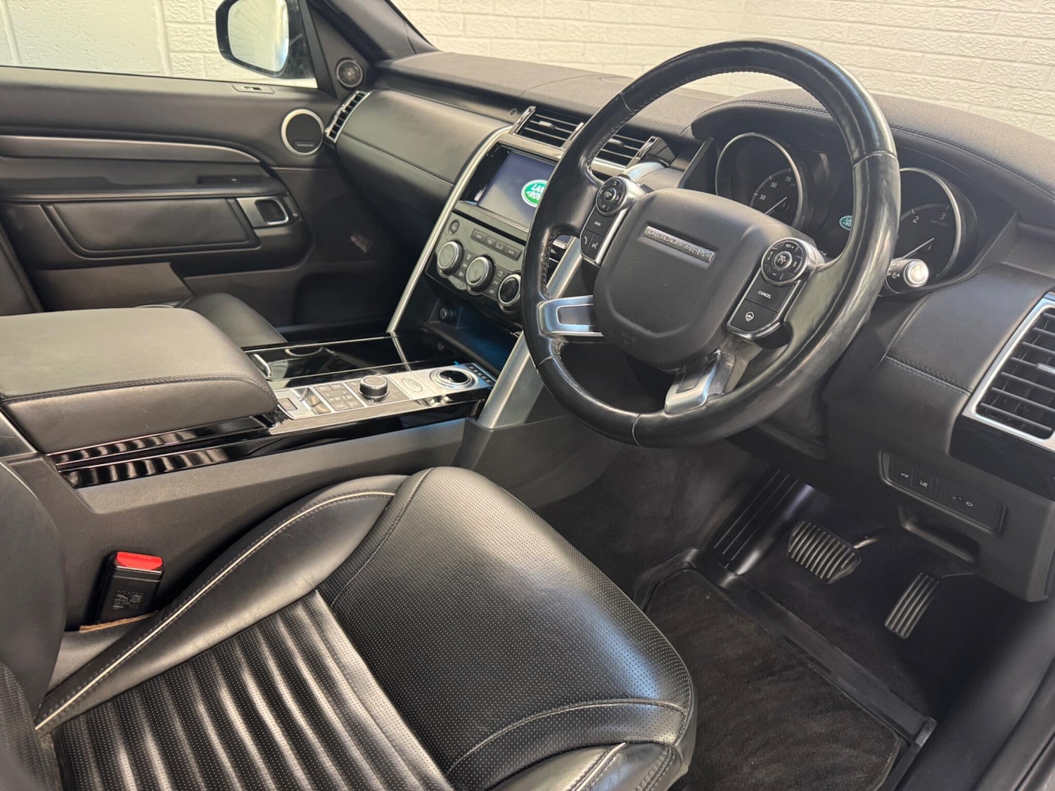 Used Land Rover Discovery 2017 for sale - 77549403: Photo 16