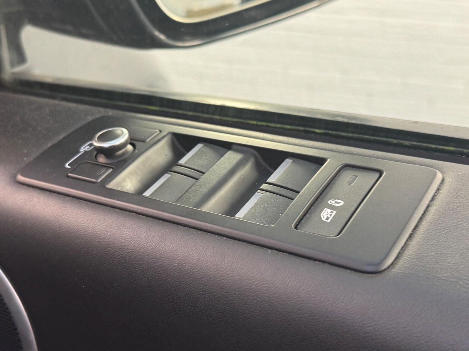 Used Land Rover Discovery 2017 for sale - 77549403: Photo 29