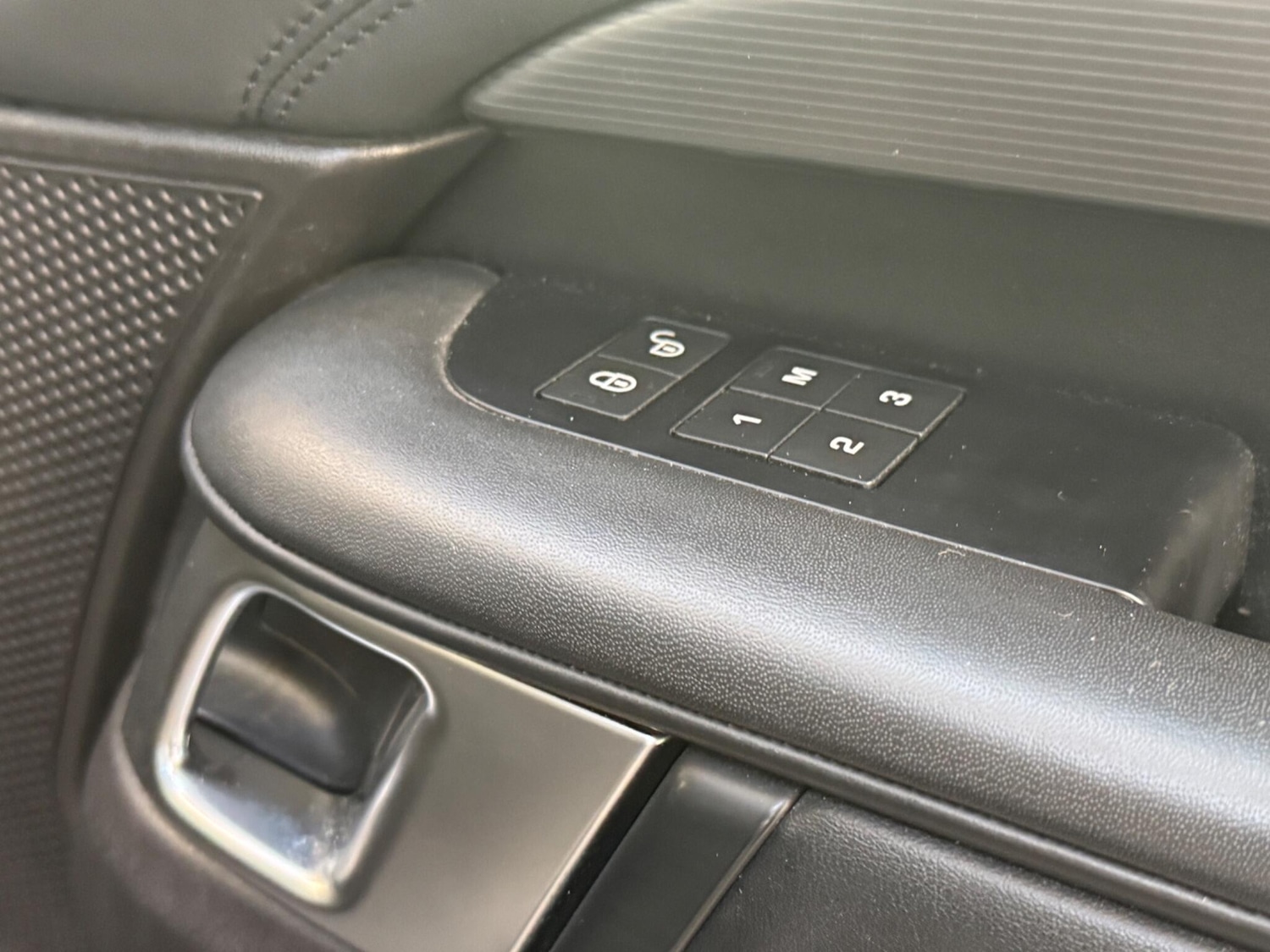 Used Land Rover Discovery 2017 for sale - 77549403: Photo 30