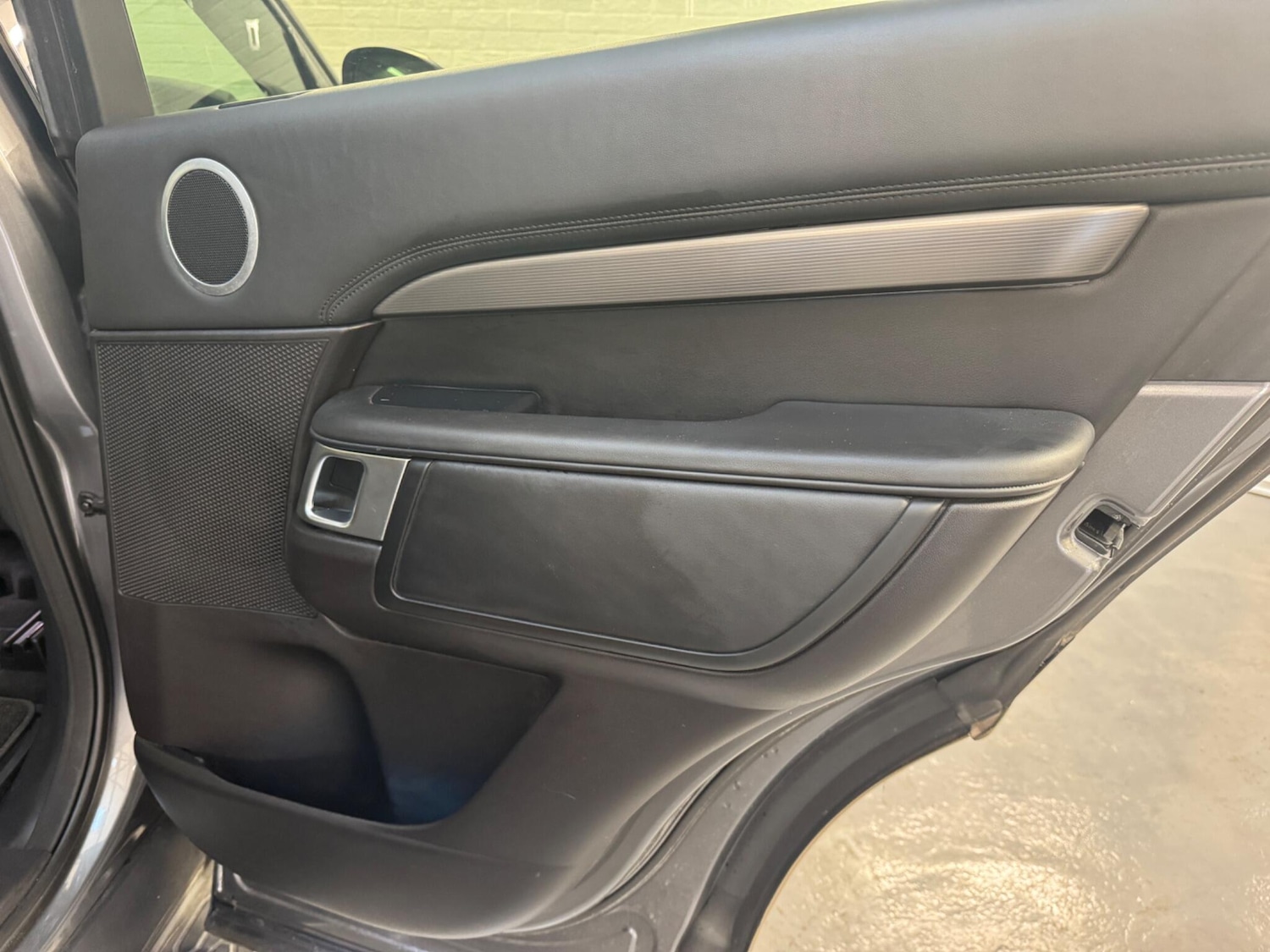 Used Land Rover Discovery 2017 for sale - 77549403: Photo 37