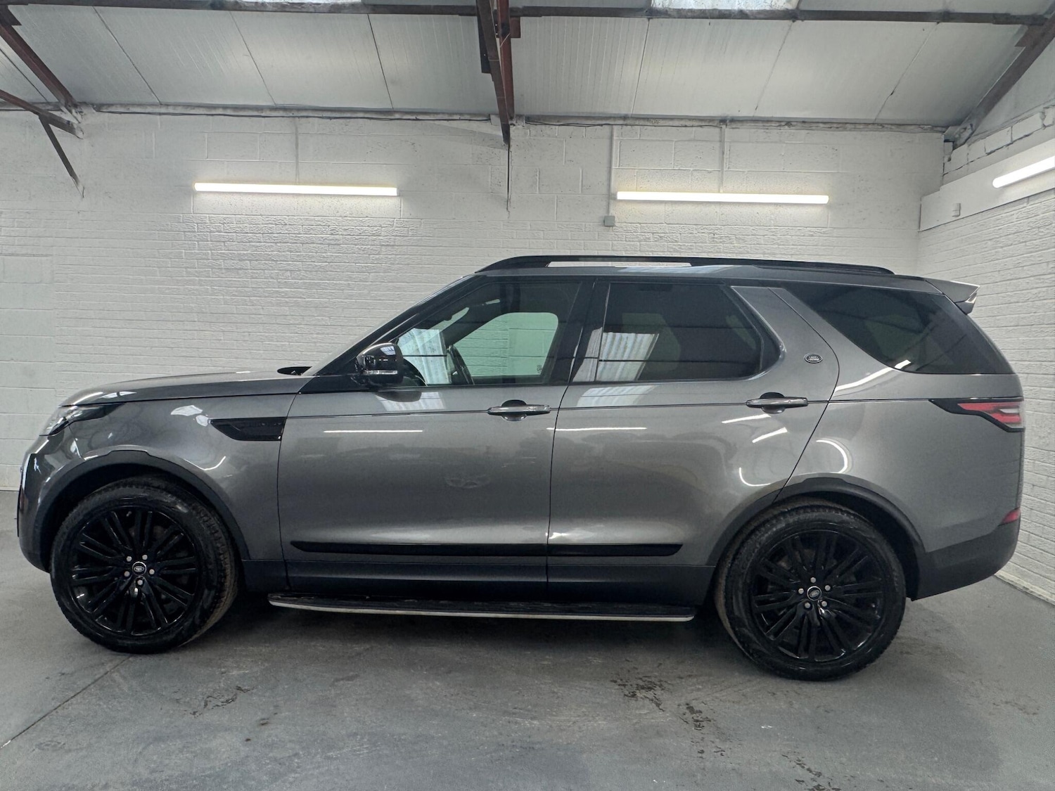 Used Land Rover Discovery 2017 for sale - 77549403: Photo 4