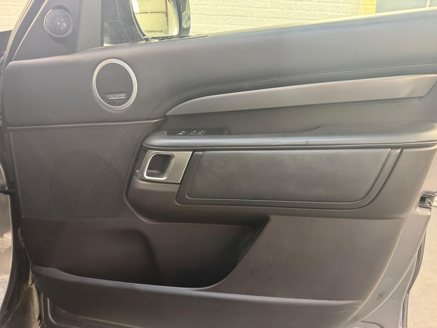 Used Land Rover Discovery 2017 for sale - 77549403: Photo 40