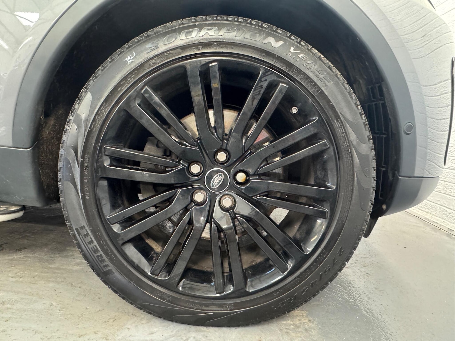 Used Land Rover Discovery 2017 for sale - 77549403: Photo 46