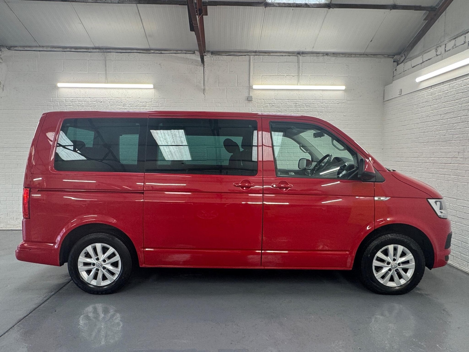 Used Volkswagen Caravelle 2017 for sale - 76499999: Photo 11