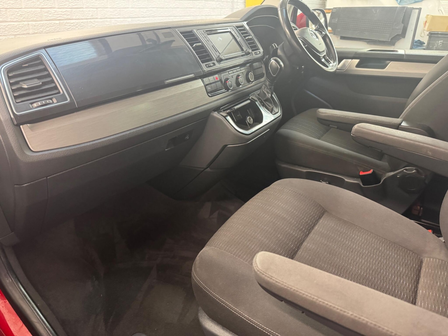 Used Volkswagen Caravelle 2017 for sale - 76499999: Photo 15