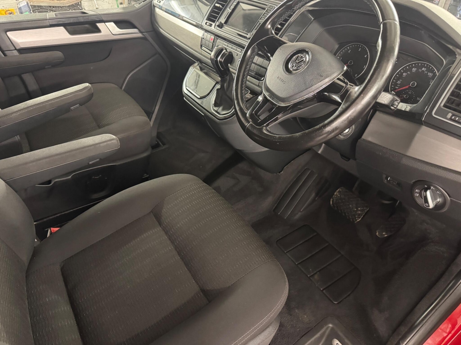 Used Volkswagen Caravelle 2017 for sale - 76499999: Photo 18