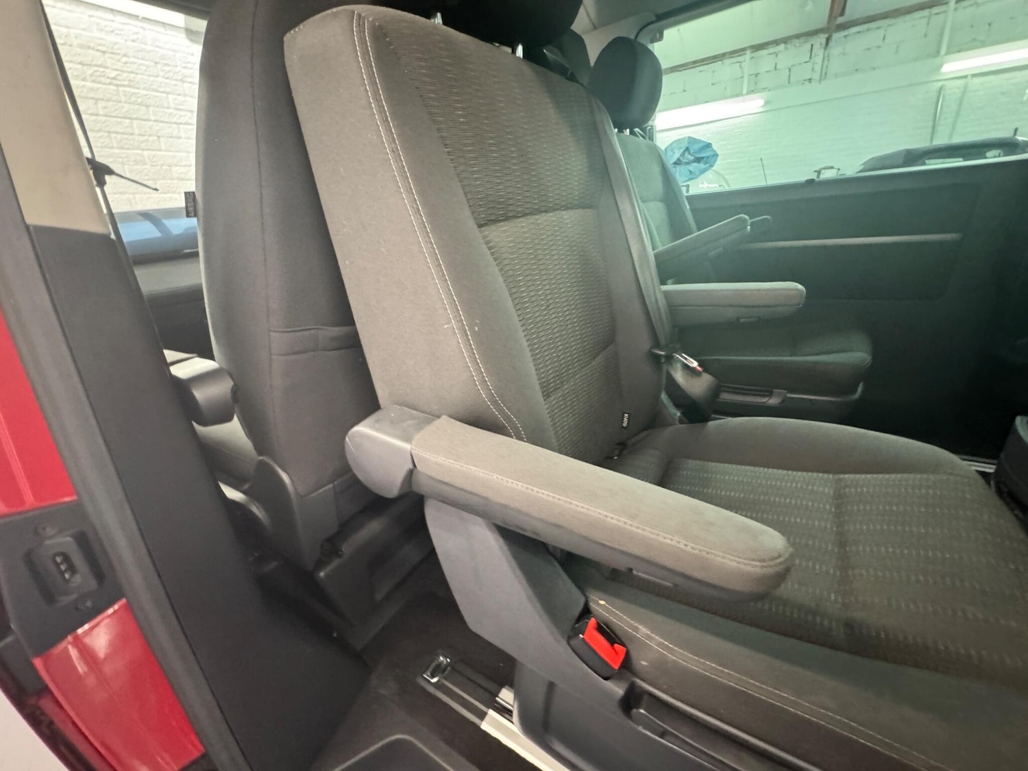 Used Volkswagen Caravelle 2017 for sale - 76499999: Photo 20