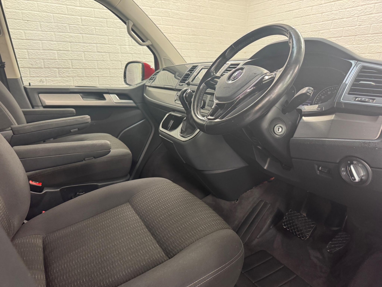 Used Volkswagen Caravelle 2017 for sale - 76499999: Photo 21