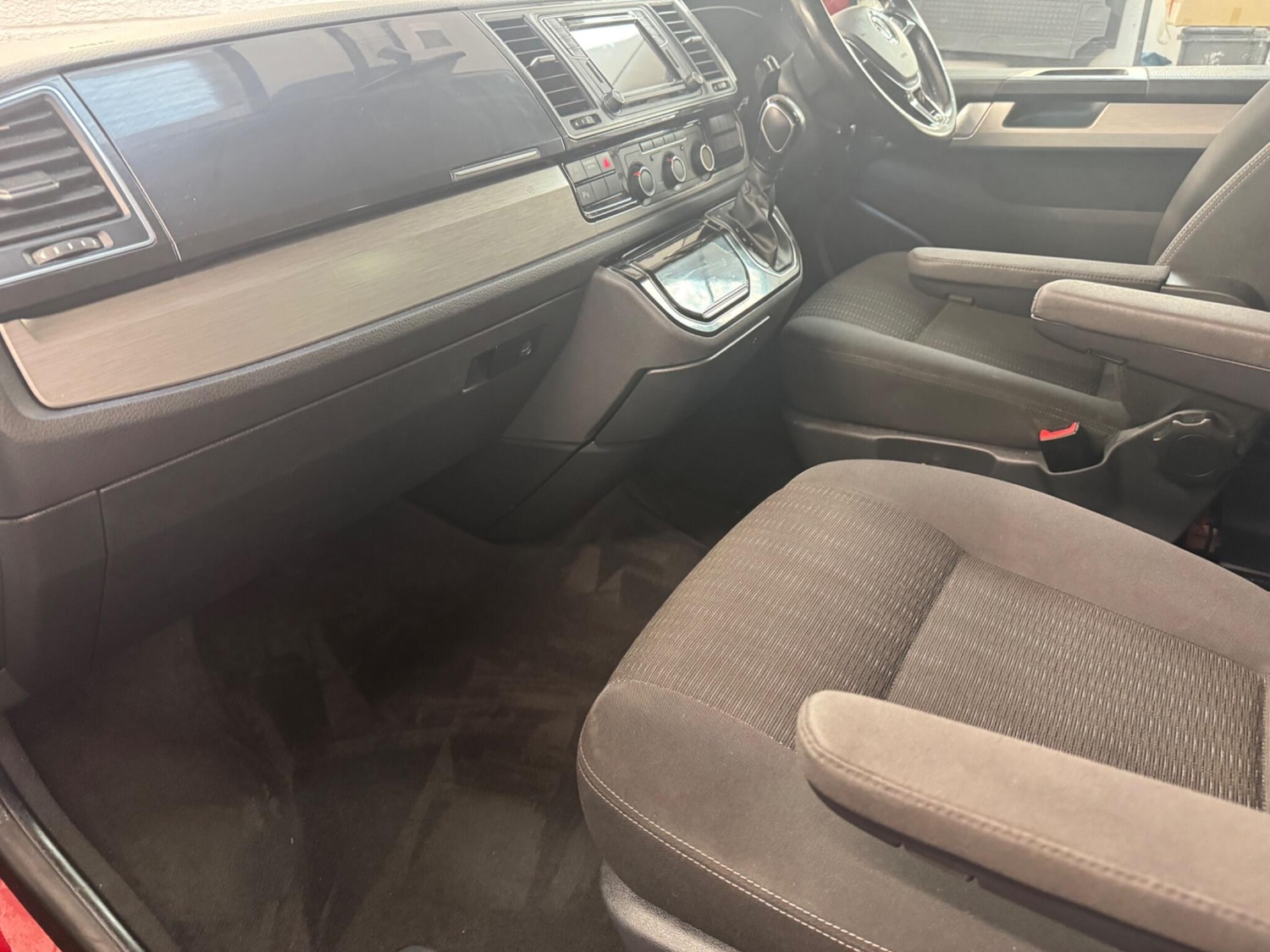 Used Volkswagen Caravelle 2017 for sale - 76499999: Photo 47