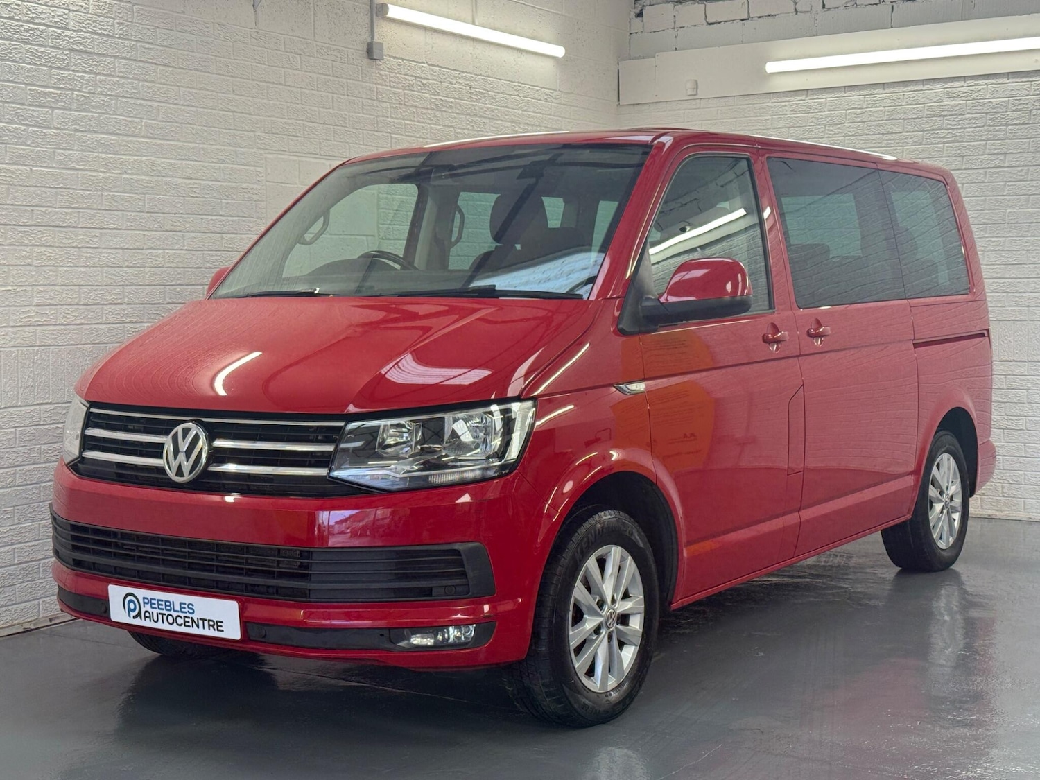 Used Volkswagen Caravelle 2017 for sale - 76499999: Photo 5