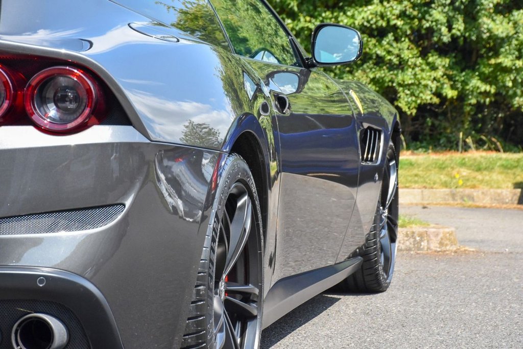 Used Ferrari GTC4Lusso 2017 for sale - 77153647: Photo 8