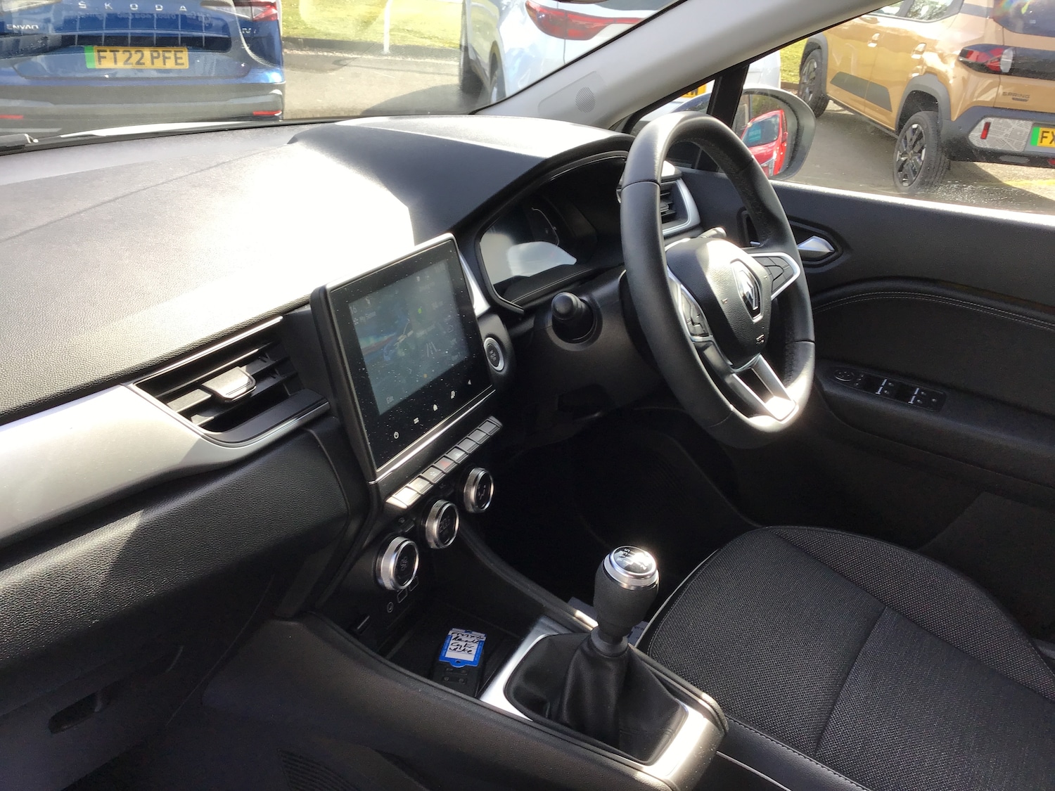 Used Renault Captur 2023 for sale - 78207019: Photo 2