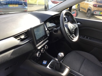 Used Renault Captur 2023 for sale - 78207019: Photo