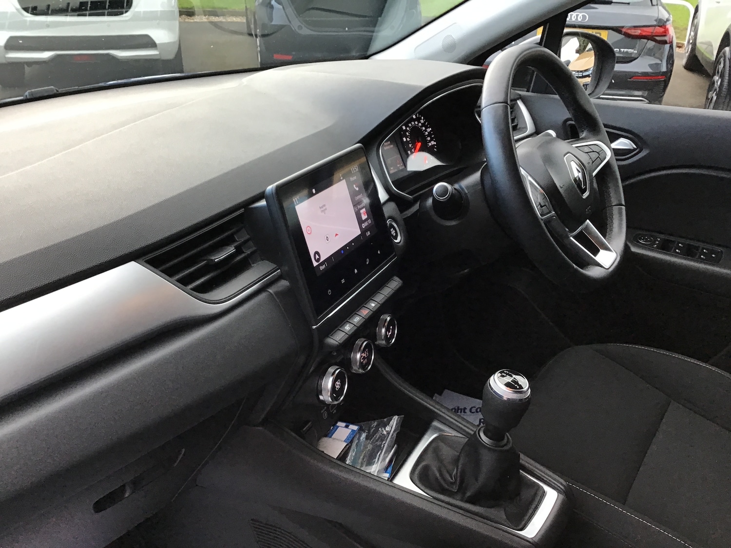 Used Renault Captur 2020 for sale - 76745399: Photo 2