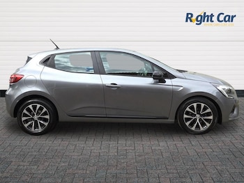Used Renault Clio 2023 for sale - 79390079: Photo