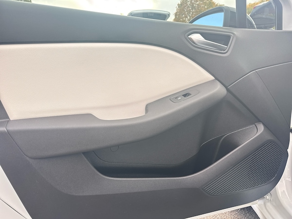Used Renault Clio 2023 for sale - 76297790: Photo 11