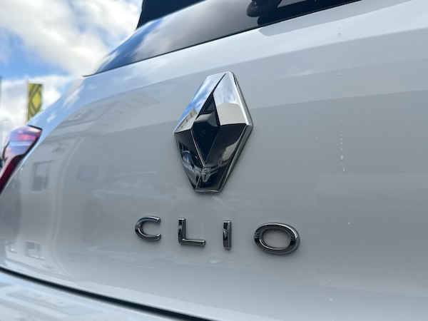 Used Renault Clio 2023 for sale - 76297790: Photo 17