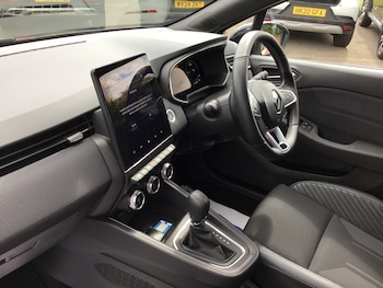 Used Renault Clio 2023 for sale - 75389841: Photo