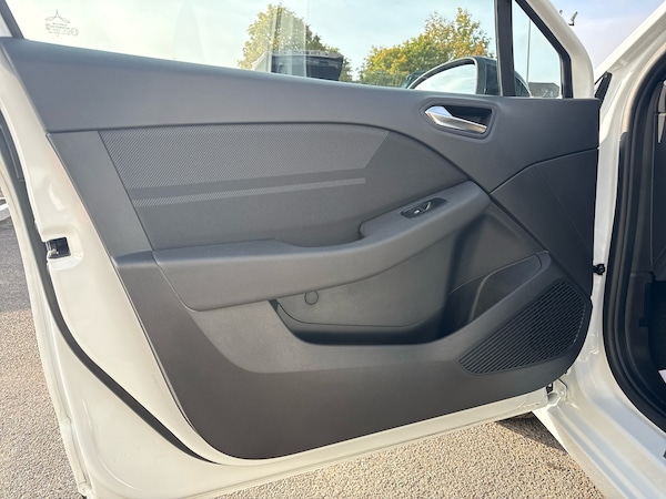 Used Renault Clio 2025 for sale - 76155297: Photo 11