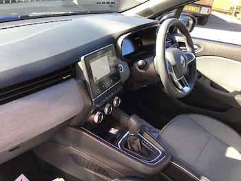 Used Renault Clio 2024 for sale - 78247088: Photo