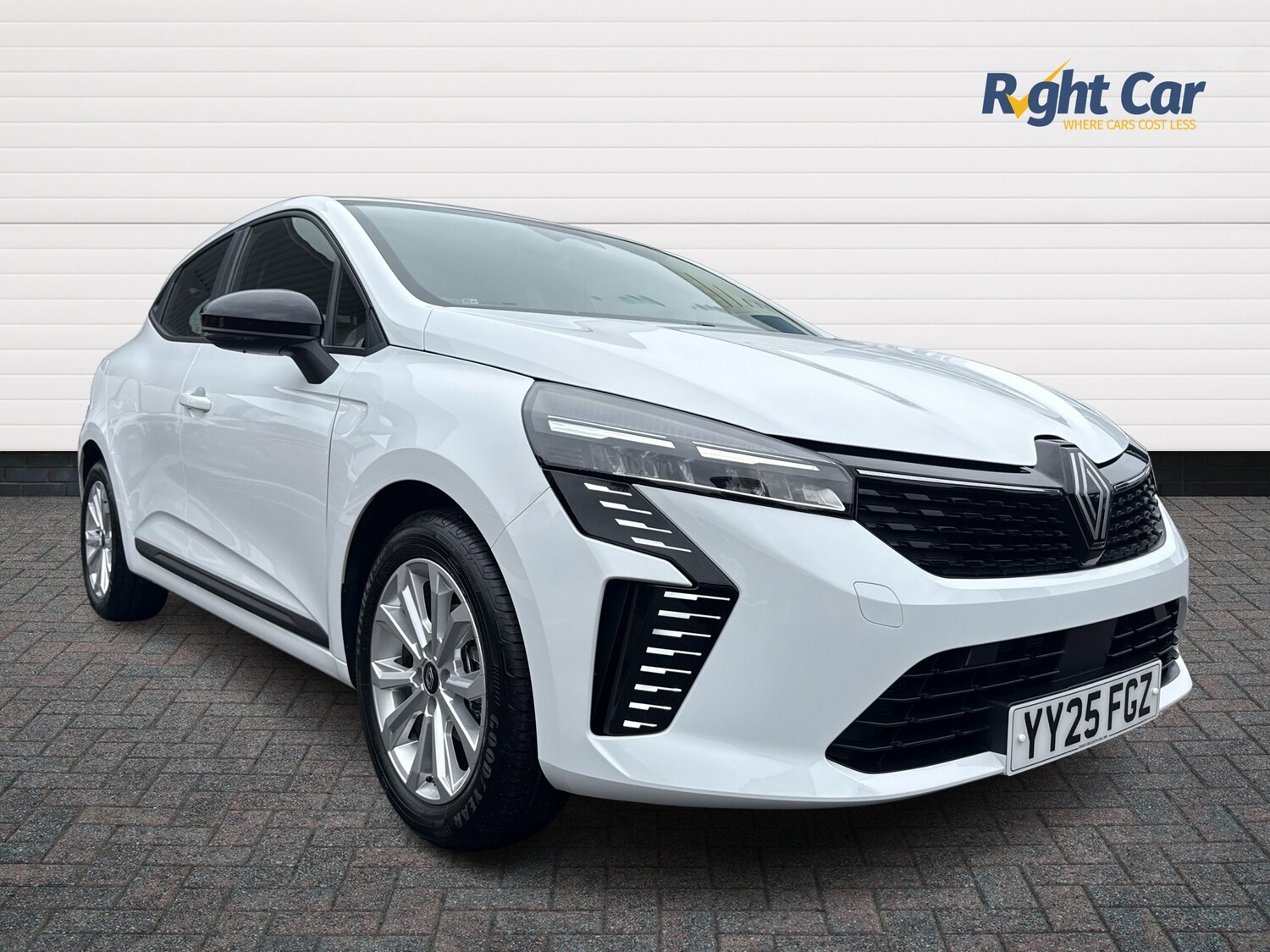 Used Renault Clio 2025 for sale - 76140730: Photo 1