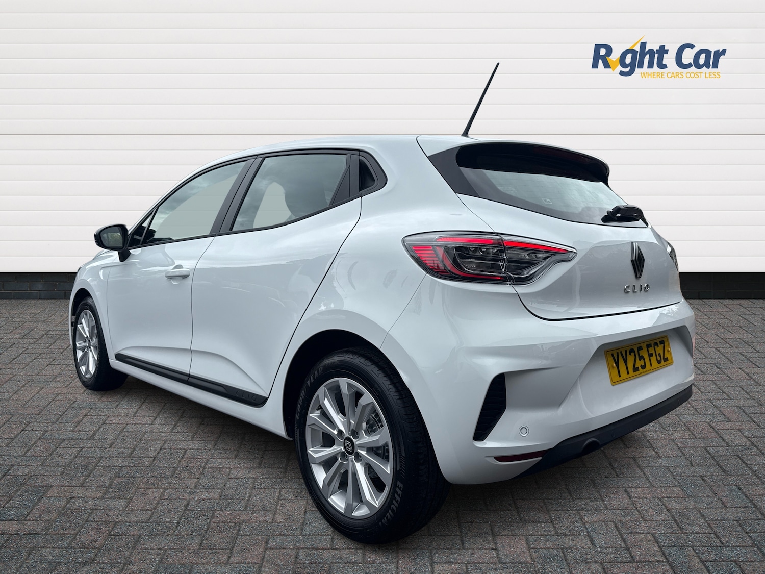 Used Renault Clio 2025 for sale - 76140730: Photo 3